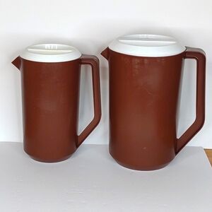 Vintage Rubbermaid Pitchers Brown and white One Gallon and 2 1/2 quarts